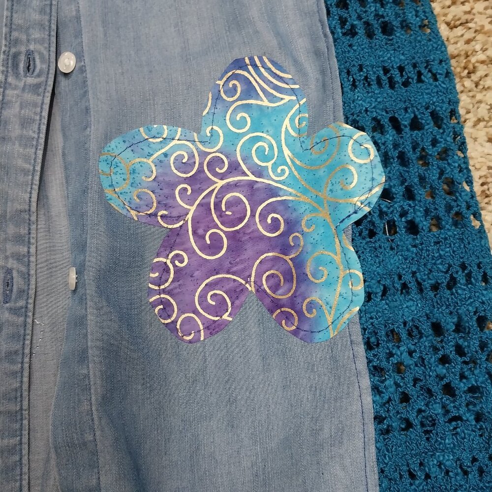 3668 Size Medium Time & True Upcycled Crochet Trim Jean Top. - Picture 2 of 8